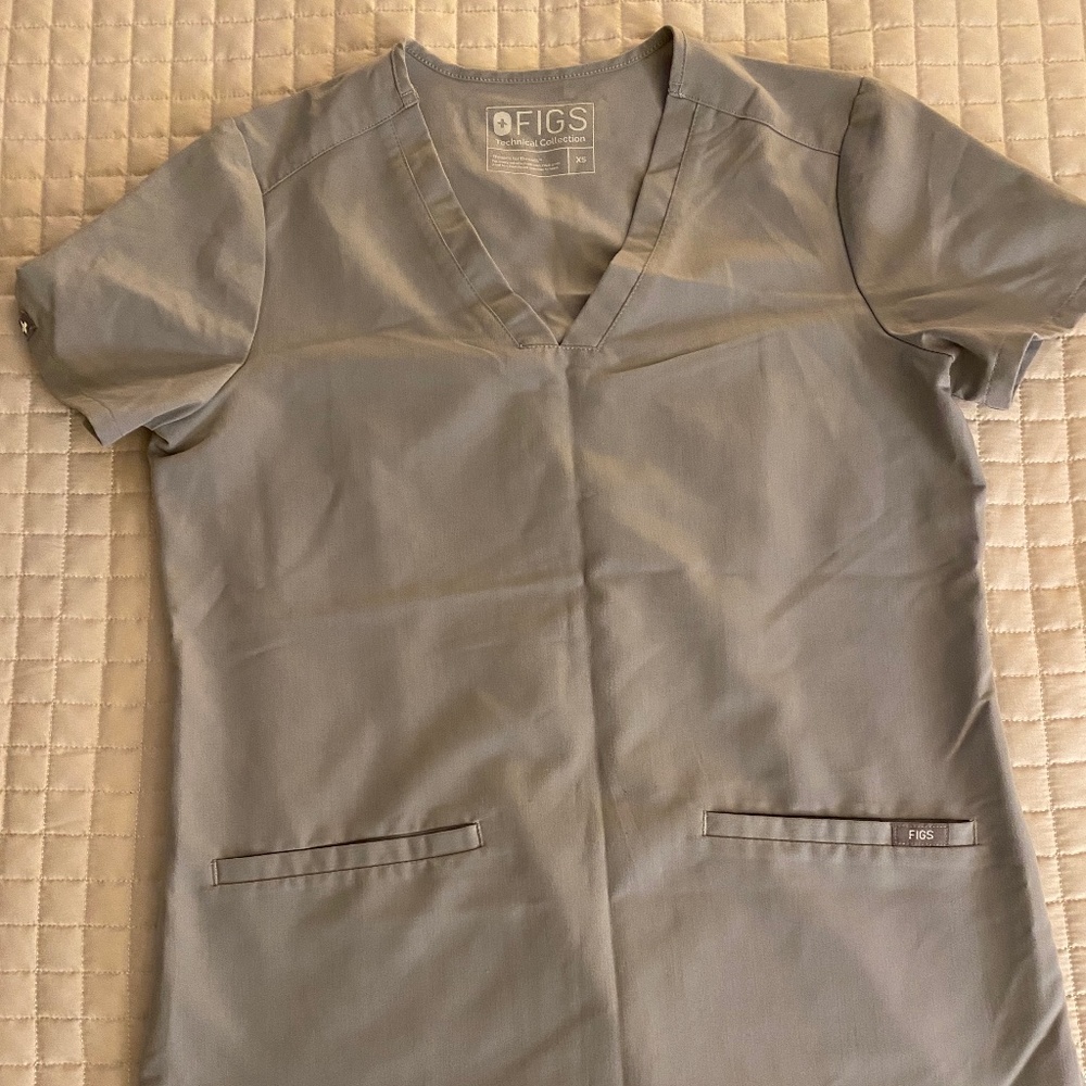 Figs Scrub Set in light gray